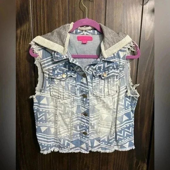 Tinseltown Southwestern Denim Vest. Size: Medium - Picture 7 of 11